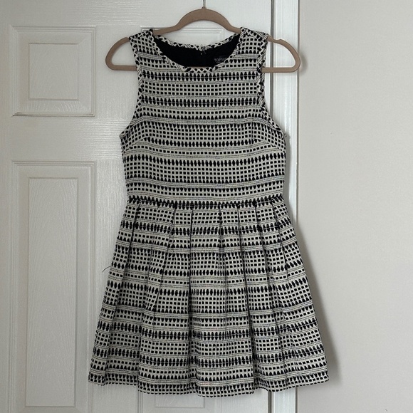 TOPSHOP Women's Mini Dress Cream Black Striped Patterned Size 6 - Picture 1 of 8